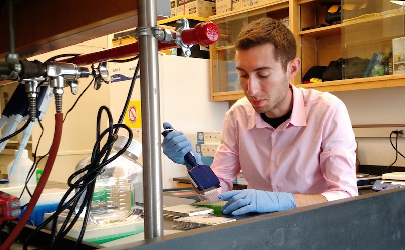 Jose Ordovas-Montanes pipetting in the lab