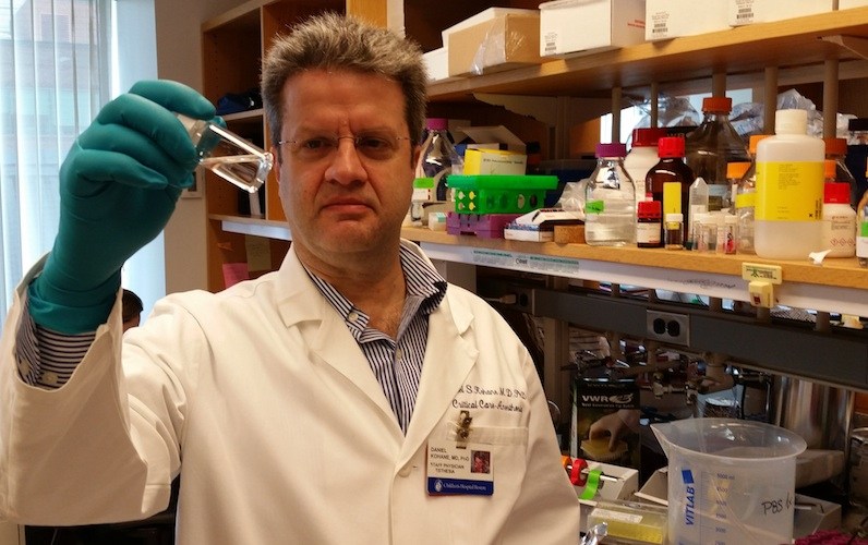 Daniel Kohane, MD, PhD, in lab