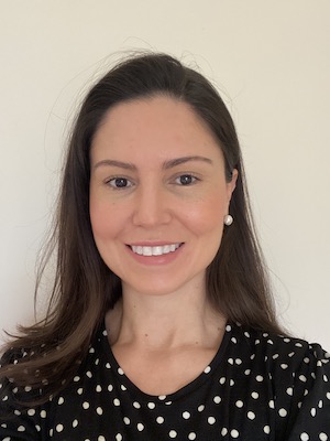 Caroline Junquiera headshot